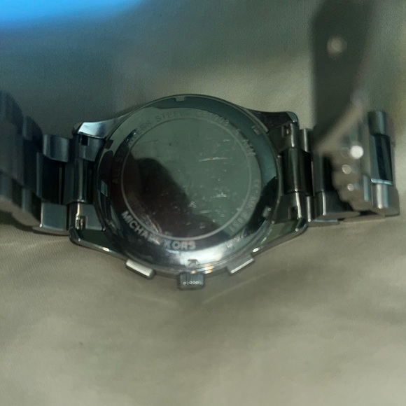 MENS MICHAEL KORS-MK-WATCH. SILVER. BLUE CENTER. VERY NICE GENTLY USED - Picture 6 of 6